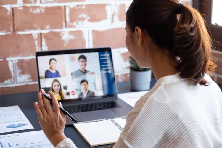 Nâng cao kỹ năng giao tiếp trực tuyến khi học đại học từ xa tại Viện NBS